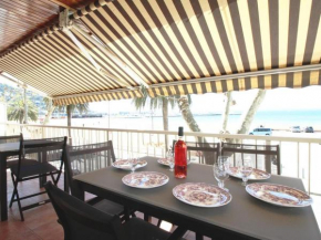 Espectaculares vistas al mar en primera línea, terraza, aire acondicionado, y WIFI en Roses - ES-258-68